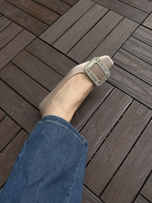 316-1 百年经典 阿V 炒鸡好穿 方头方钻小方根 缎面皮底浅口单鞋 选大一号 商品图5