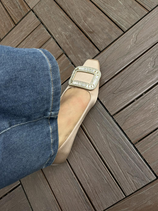 316-1 百年经典 阿V 炒鸡好穿 方头方钻小方根 缎面皮底浅口单鞋 选大一号 商品图3