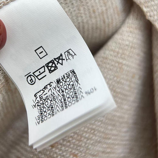 Lp燕麦色纽扣针织衫+针织半裙。 自己备注号码。  上衣。裙子。 890元一件的价格 商品图7