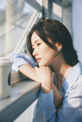 散发光芒温柔气质蕾丝拼接法式衬衫