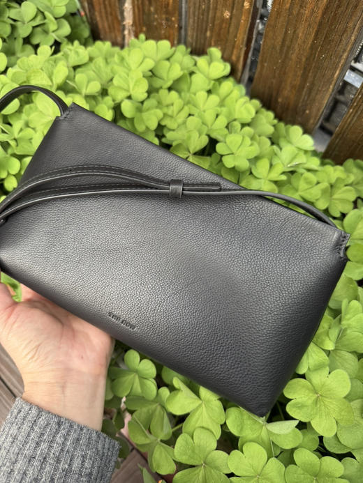 316-6 自留 推荐 TR新款 rene bag 胎牛皮面 小羊皮内衬 极简拉链单间斜挎包 商品图5