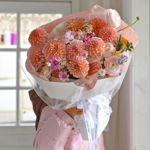 《杏花微雨》奶油桃子洋牡丹花束 商品图1