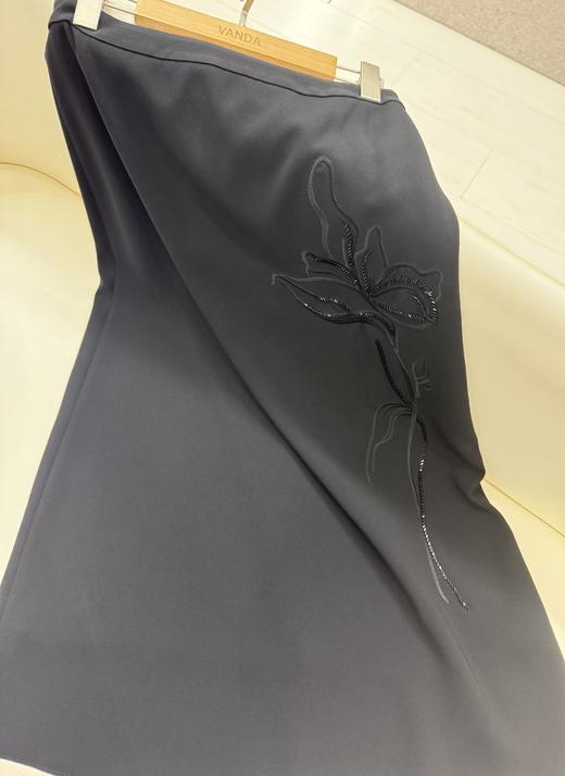 设计风绣花半裙 商品图3