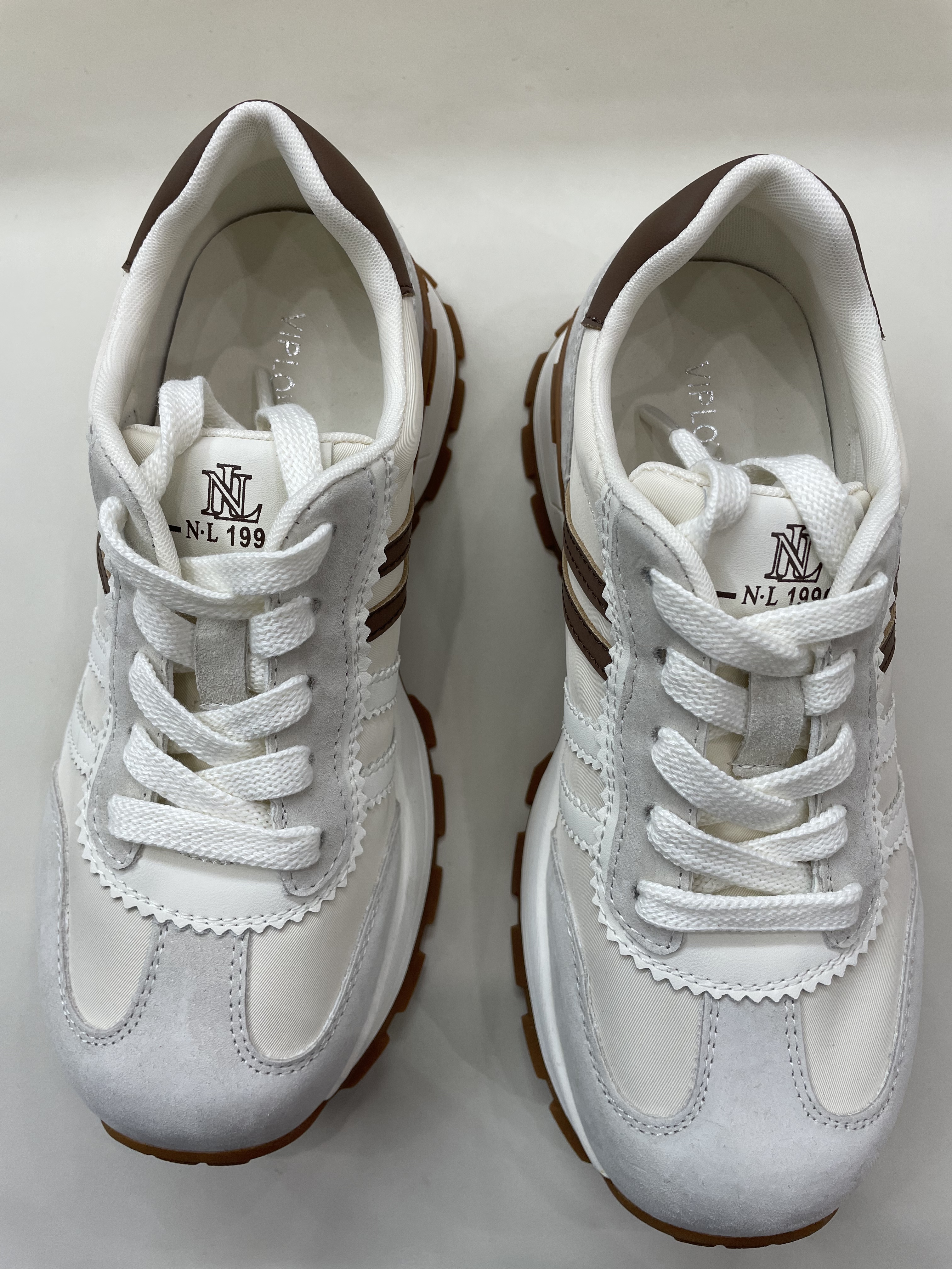 学院风真皮休闲运动鞋