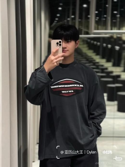 AW 大王|@lexander 26ss早春水洗做旧盾牌图案字母印花长袖T恤 商品图1