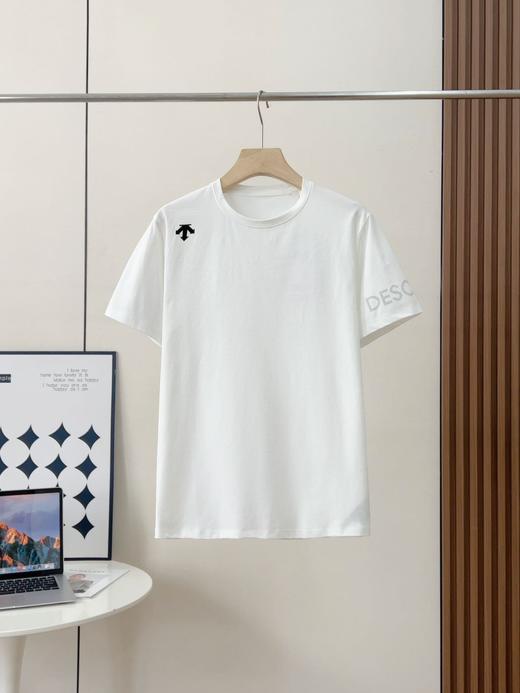 点此购买 DESCENTE迪桑特综训运动健身男士凉感短袖T恤 QK342371 商品图5