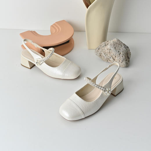 经典鲨2026年夏专柜新品法式中粗跟圆头后空甜美单鞋凉鞋女KW87-629091 商品图2