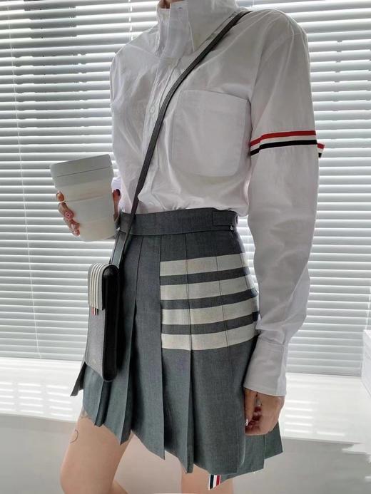 F0316118四季可穿新款前短后长不对称白杠灰色百褶短裙 商品图14