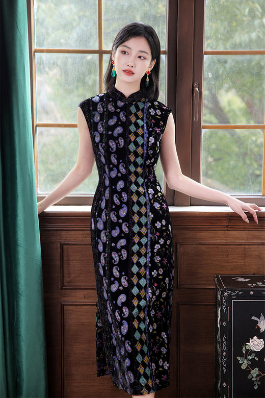 逸红颜明月优选#民族风腰果花烂花旗袍【黛辞】复古锦绒，王家卫港风古董花瓶旗袍 商品图7
