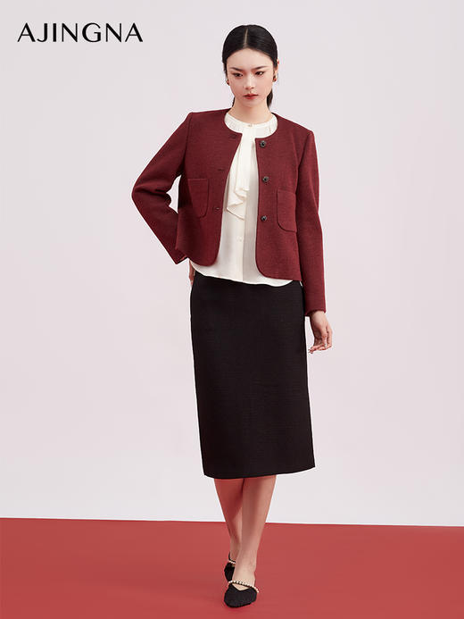 【商场同款】阿菁娜春季新款小香风酒红外套经典圆领金属扣镶嵌装饰优雅温婉A31C107026 商品图3