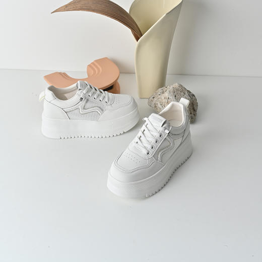 经典鲨2026年夏季专柜新品一脚蹬透气轻便薄款厚底休闲鞋女KW510-629021 商品图3
