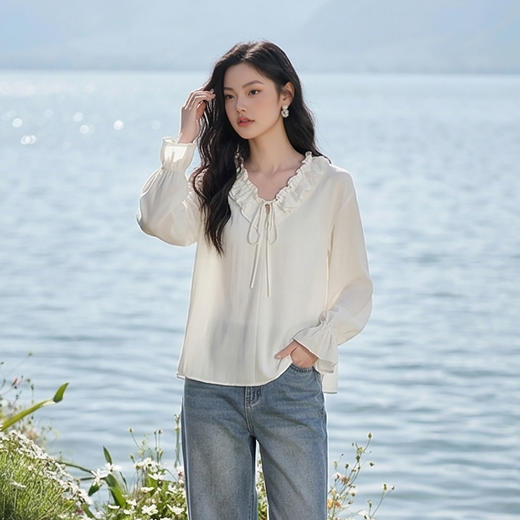 【限时秒杀】西遇木耳边V领系带衬衫女2026年春季新款温柔风喇叭袖雪纺上衣10360069 商品图2
