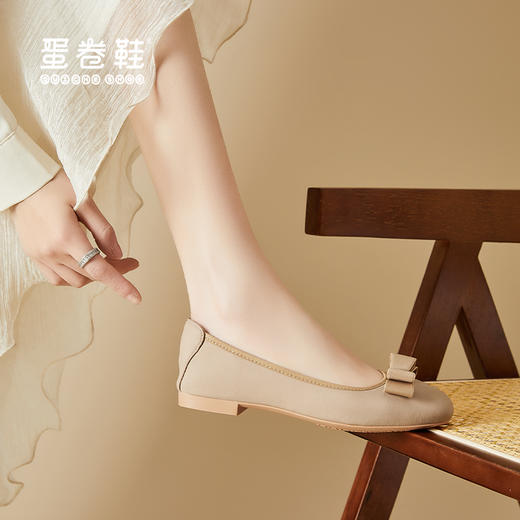 【舒适鞋服丨女款蝴蝶结蛋卷平底鞋】35-40码可选，采用新型回弹力、柔软舒适不易顶脚，鞋面采用超细纤维材质，透气又环保，复古拼色设计，时尚百搭，日常逛街、旅游、 开车、跳舞、上班都能穿 商品图5