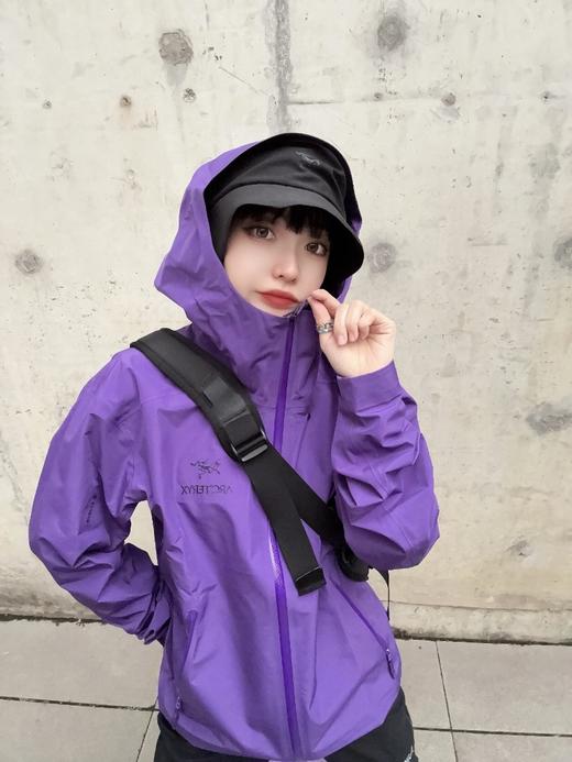 一店k 𝐋𝐖是真的帅！3LGORE-TEX面料！胸前徽标四次压胶工艺！整衣3D立体仿生学设计衣长臂弯！帽檐新3D刺绣工艺！内里全压胶！城市户外轻量防风防水冲锋衣！ 商品图1