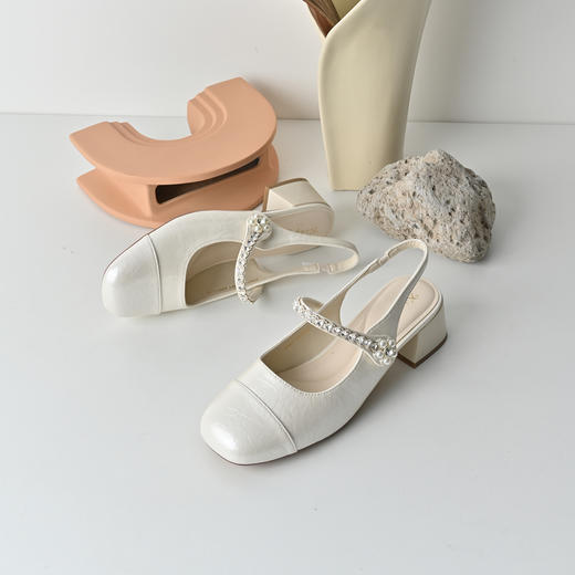 经典鲨2026年夏专柜新品法式中粗跟圆头后空甜美单鞋凉鞋女KW87-629091 商品图3