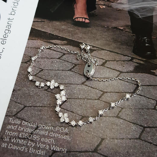 周大福AU750白金简约时尚0.943克拉群镶钻石手链11CM（长度可调节）040326NJT07 商品图4