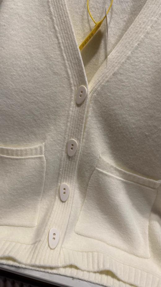 F031686慵懒随性毛衣米白色V领宽松落肩针织开衫 商品图6