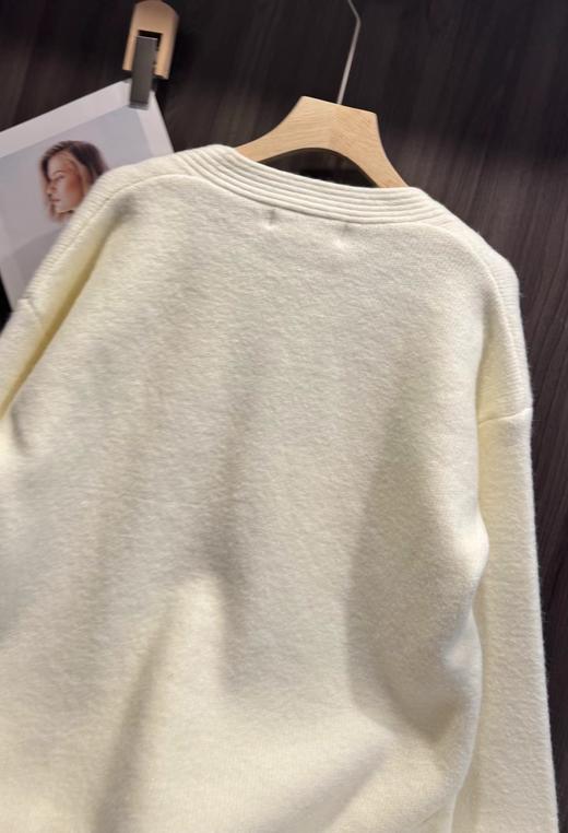 F031686慵懒随性毛衣米白色V领宽松落肩针织开衫 商品图8