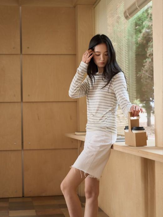 【多妈团购  蚕丝羊毛圆领长袖9977】蚕丝羊毛材质，又软又舒服，就像自己的第二层皮肤，细腻柔软|清爽透气|自然垂坠，上身慵懒休闲，气质加分-连横 商品图2