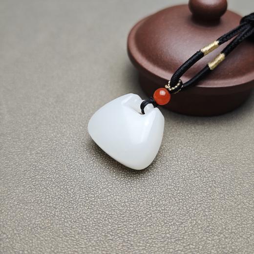 新疆和田玉且末料羊脂玉饱满宝宝锁 312-9 商品图5