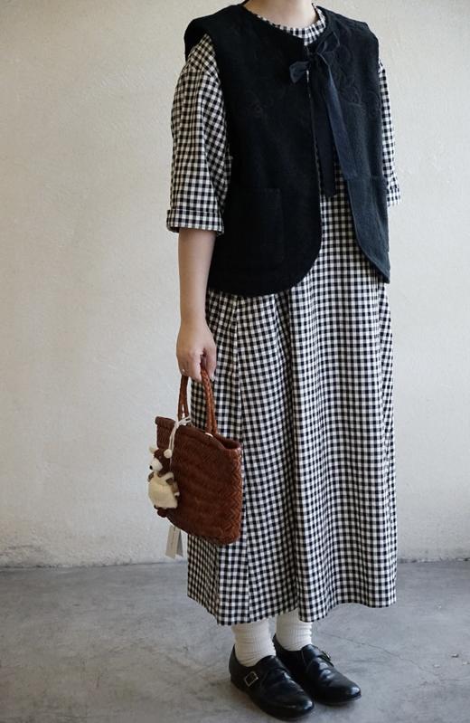 The last flower of the afternoon 刺绣花纹绒面马甲背心 商品图1