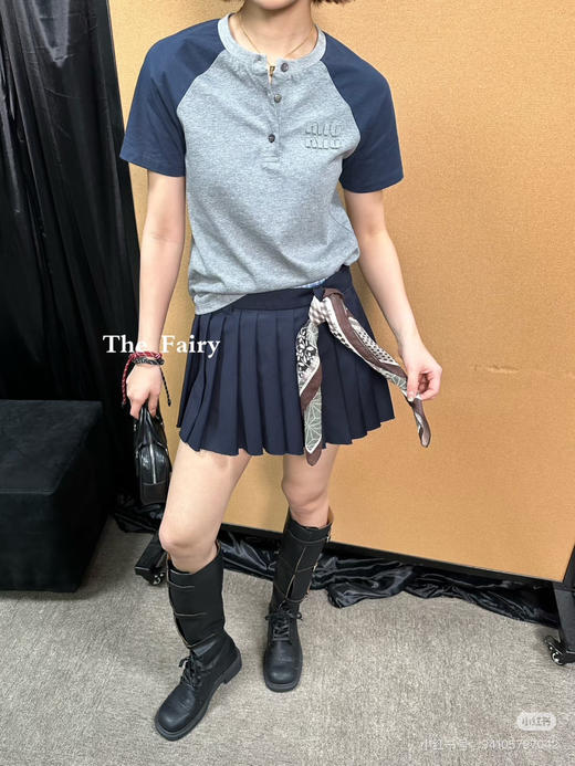 Miu 2026早春撞色亨利领Tee恤031601 商品图6