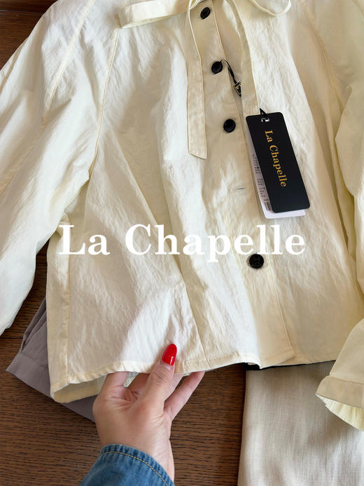 专柜实拍【减龄又文艺】拉夏贝尔/La Chapelle亲肤柔软别致领口系带设计排扣百搭通勤感净版长袖衬衫 商品图6