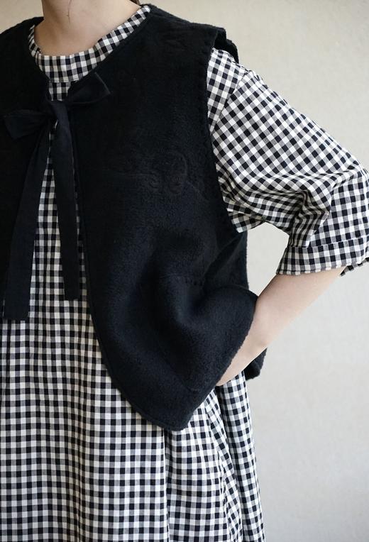 The last flower of the afternoon 刺绣花纹绒面马甲背心 商品图0