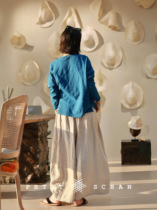 Petit Schan小闪 CLO#1072 Blue on Spring Branches 蓝上春枝 竹节棉蓝染手工刺绣长袖T恤 商品图2