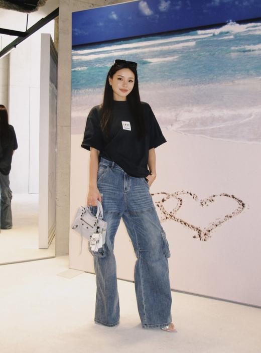 巴黎世家25ss520字母logo短袖T恤 黑色 男女同款（DY） 商品图1