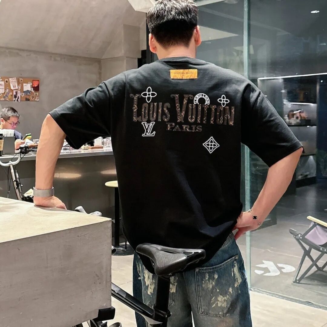 1V驴家 26早春新款  拼皮刺绣logo字母短袖