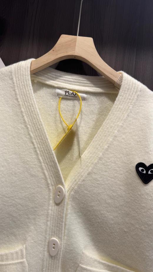 F031686慵懒随性毛衣米白色V领宽松落肩针织开衫 商品图1