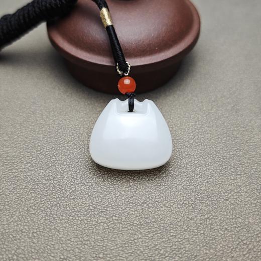 新疆和田玉且末料羊脂玉饱满宝宝锁 312-9 商品图0