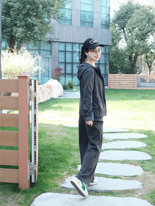 【休闲运动系列】【阔腿卫裤】72小时内发货 宽松舒适 运动不束缚  衣柜里的百搭款~ 商品图4