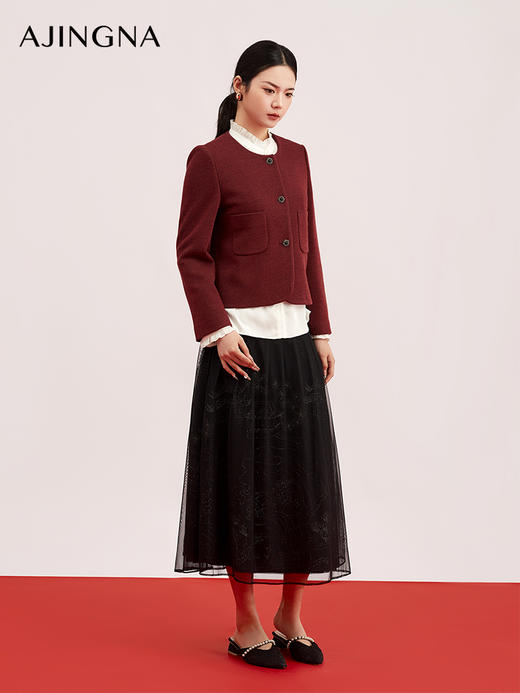 【商场同款】阿菁娜春季新款小香风酒红外套经典圆领金属扣镶嵌装饰优雅温婉A31C107026 商品图4