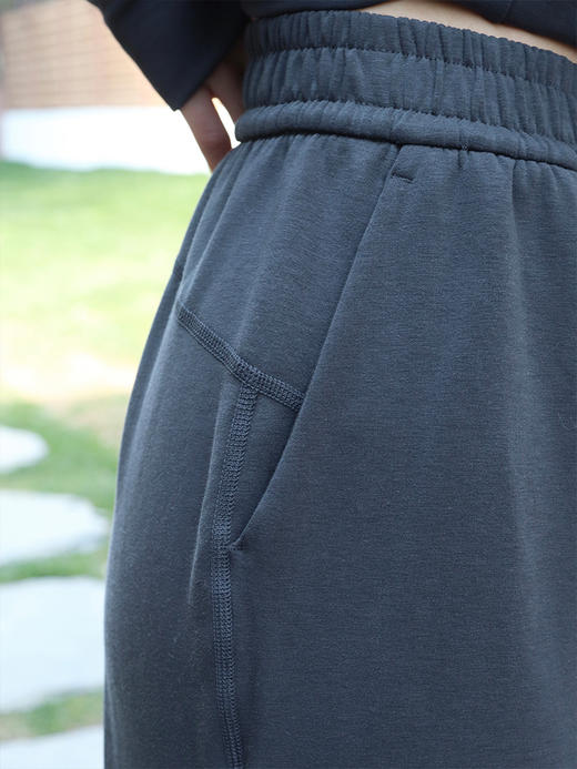 【休闲运动系列】【阔腿卫裤】72小时内发货 宽松舒适 运动不束缚  衣柜里的百搭款~ 商品图6