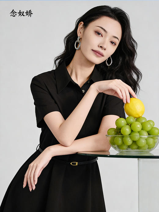【商场同款】CND5584 “ 衬衫式小黑裙” 显瘦版型舒适干爽 ，面料轻盈有质感连衣裙 商品图3