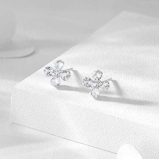 卡蒂罗KADER 璀璨四叶草耳钉 925银闪锆满铺幸运四叶草造型设计好运满怀耳饰 简约百搭睡觉免摘 商品图3