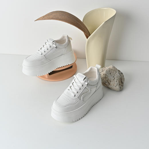 经典鲨2026年夏季专柜新品一脚蹬透气轻便薄款厚底休闲鞋女KW510-629021 商品图2