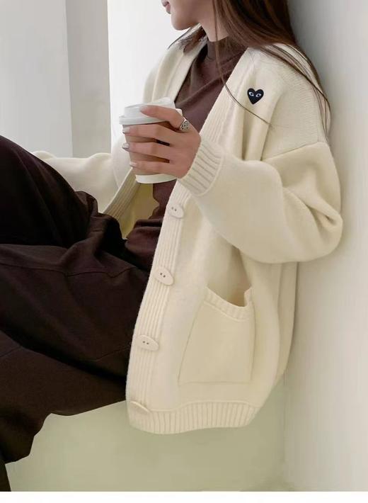 F031686慵懒随性毛衣米白色V领宽松落肩针织开衫 商品图13
