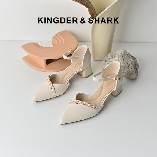 经典鲨2026年夏季专柜新品气质尖头高粗跟一字带凉鞋单鞋女KW87-629061 商品图0