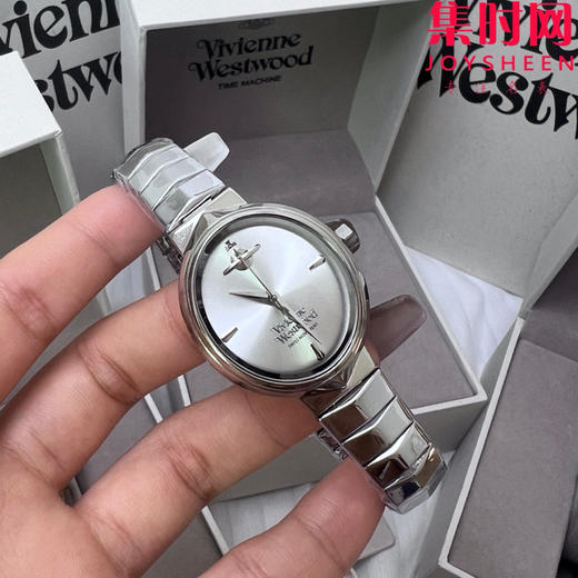 原单薇薇安西太后新款手镯女款手表 女士石英腕表 表盘尺寸：28×32mm 商品图3