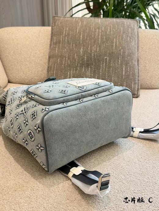 F0316114复古感满满水洗牛仔布+Monogram压花牛仔双肩包 商品图7