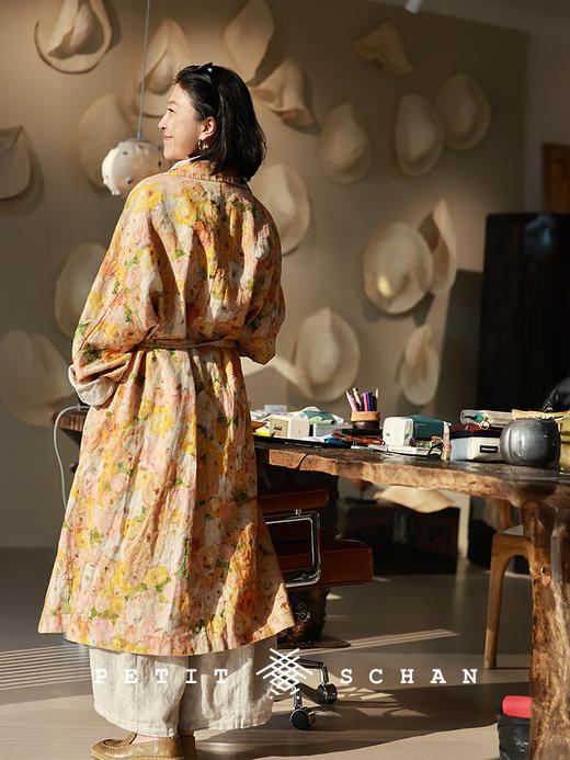 Petit Schan小闪 CLO#1075 Impressionist Garden 印象派花园  原创艺术感油画印花雨露麻长款风衣外套 商品图3