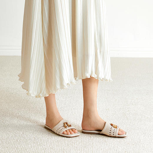 【上新】千百度串珠编织一字拖女2026夏季新款薄底外穿休闲凉拖鞋A26385220 商品图2