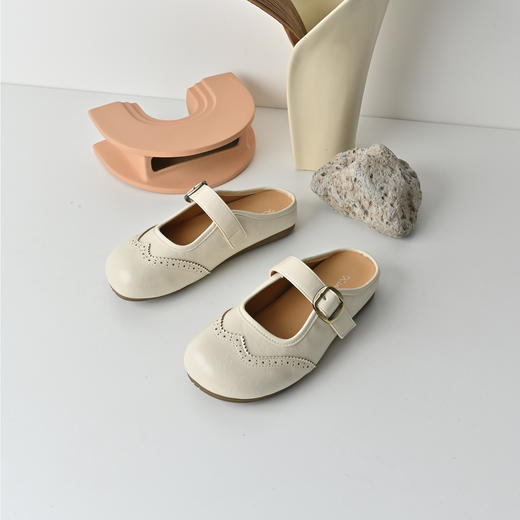 经典鲨2026夏专柜新品复古镂空一脚蹬通勤软底半托鞋单鞋女KW392-629051 商品图3