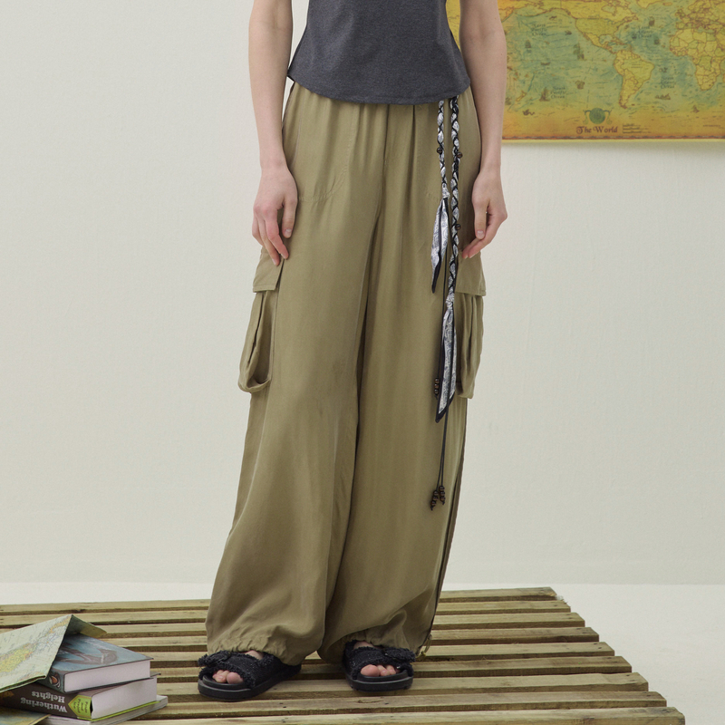 谜底工装阔腿裤长裤2026年夏季新品松紧腰裤脚可调节女262MK0623