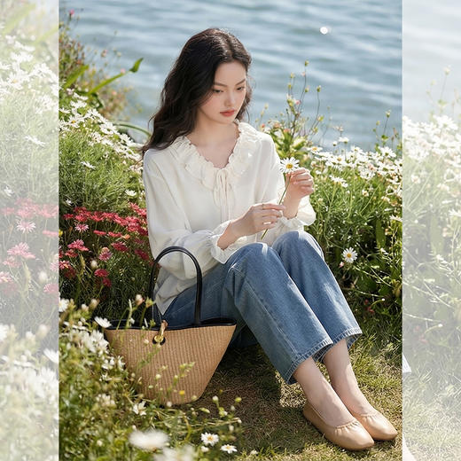 【限时秒杀】西遇木耳边V领系带衬衫女2026年春季新款温柔风喇叭袖雪纺上衣10360069 商品图3