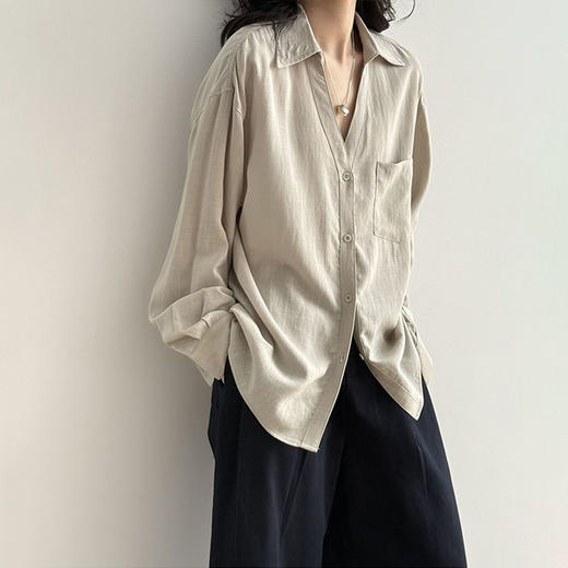 西遇法式v领薄款长袖衬衫女2026年春季新款慵懒感防晒通勤上衣SS060222 商品图4