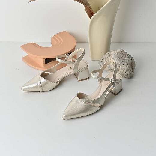 经典鲨2026年夏专柜新品优雅尖头高粗跟后空气质凉鞋单鞋女KW87-629071 商品图1